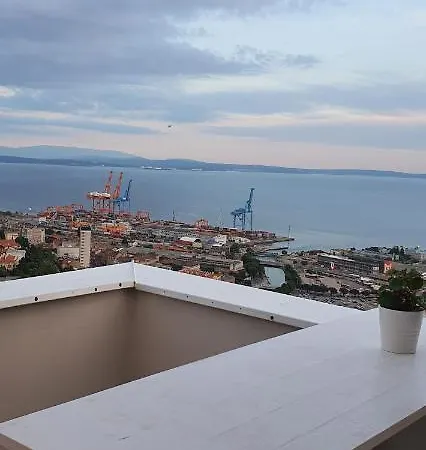 Lights Penthouse Διαμέρισμα *
