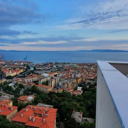 Lights Penthouse Appartamento